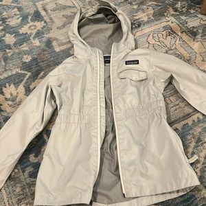 Fitted Patagonia Girls size 7/8, rain jacket!🧥